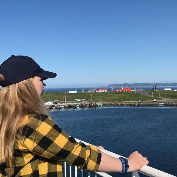 Meet your Posher, Alexandra - Picture 1 of 1